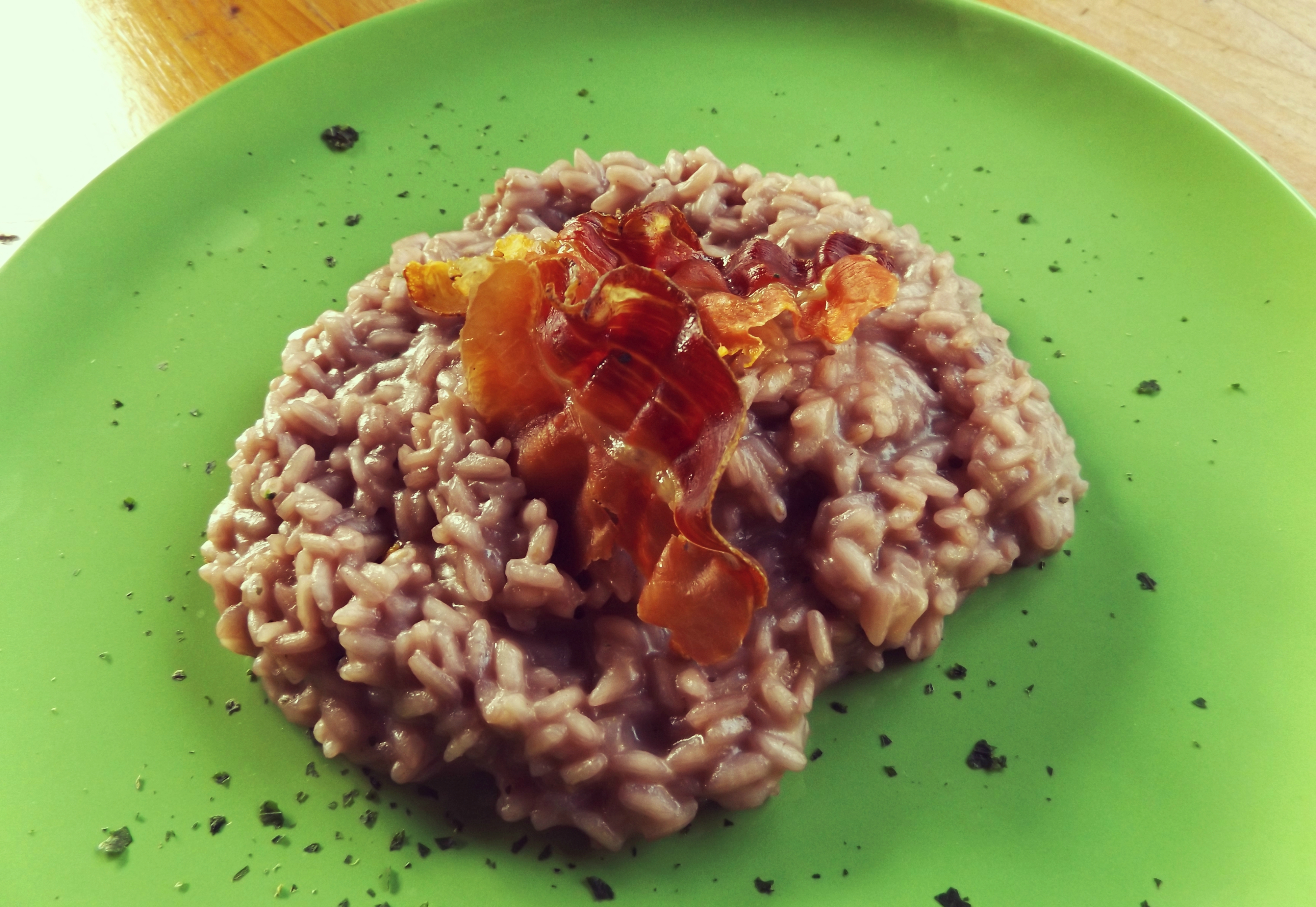 Lambrusco risotto with crunchy speck