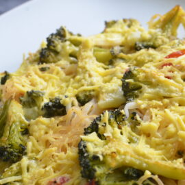Rice noodles casserole with broccoli and Vegan mozzarella