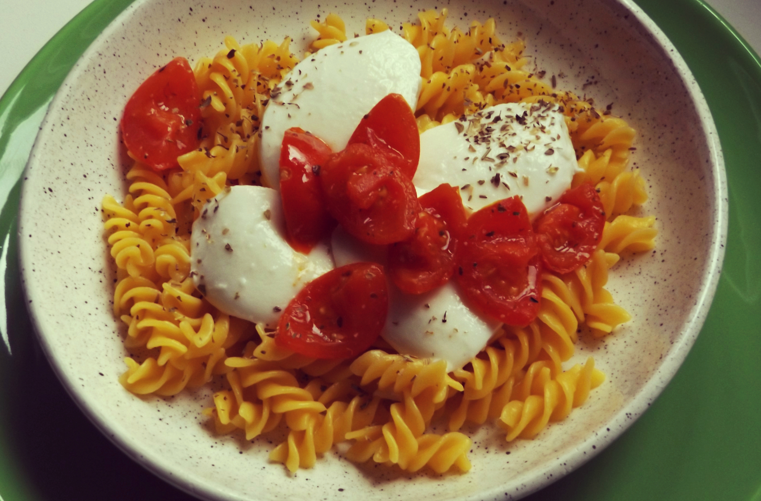 Gluten free tomatoes and mozzarella pasta