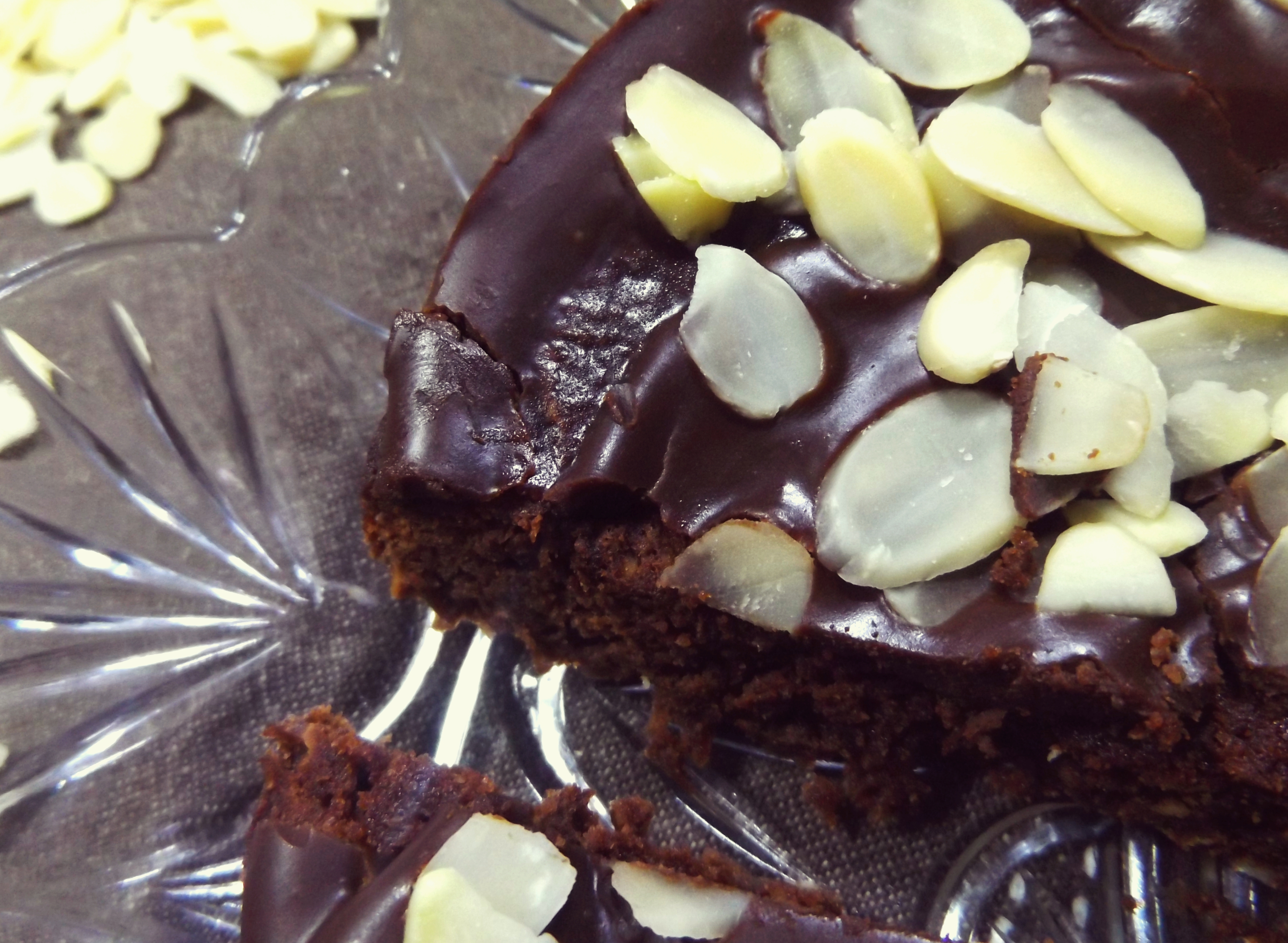 Chocolate and almonds cake