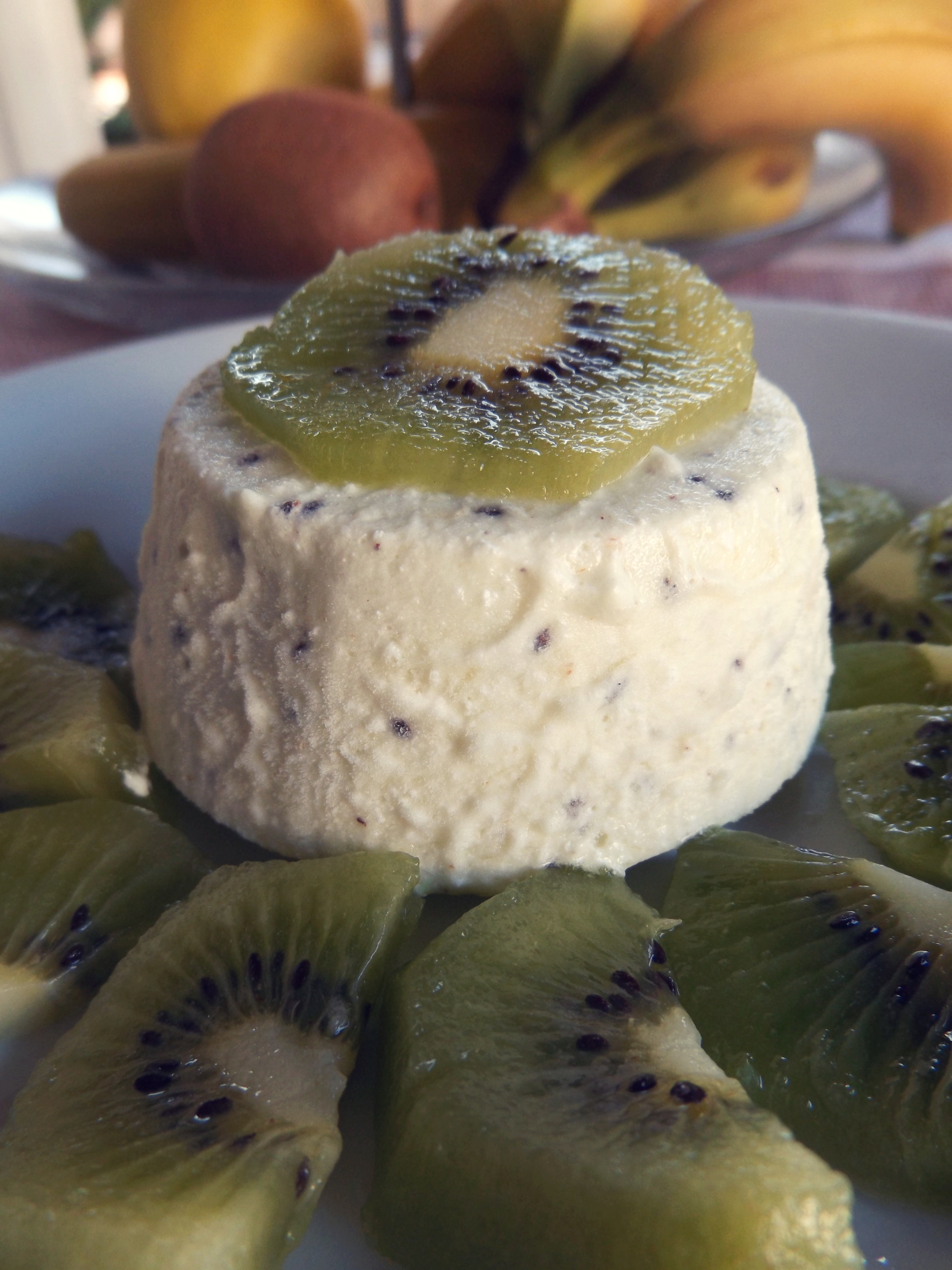 Kiwi and grapefruit semifreddo