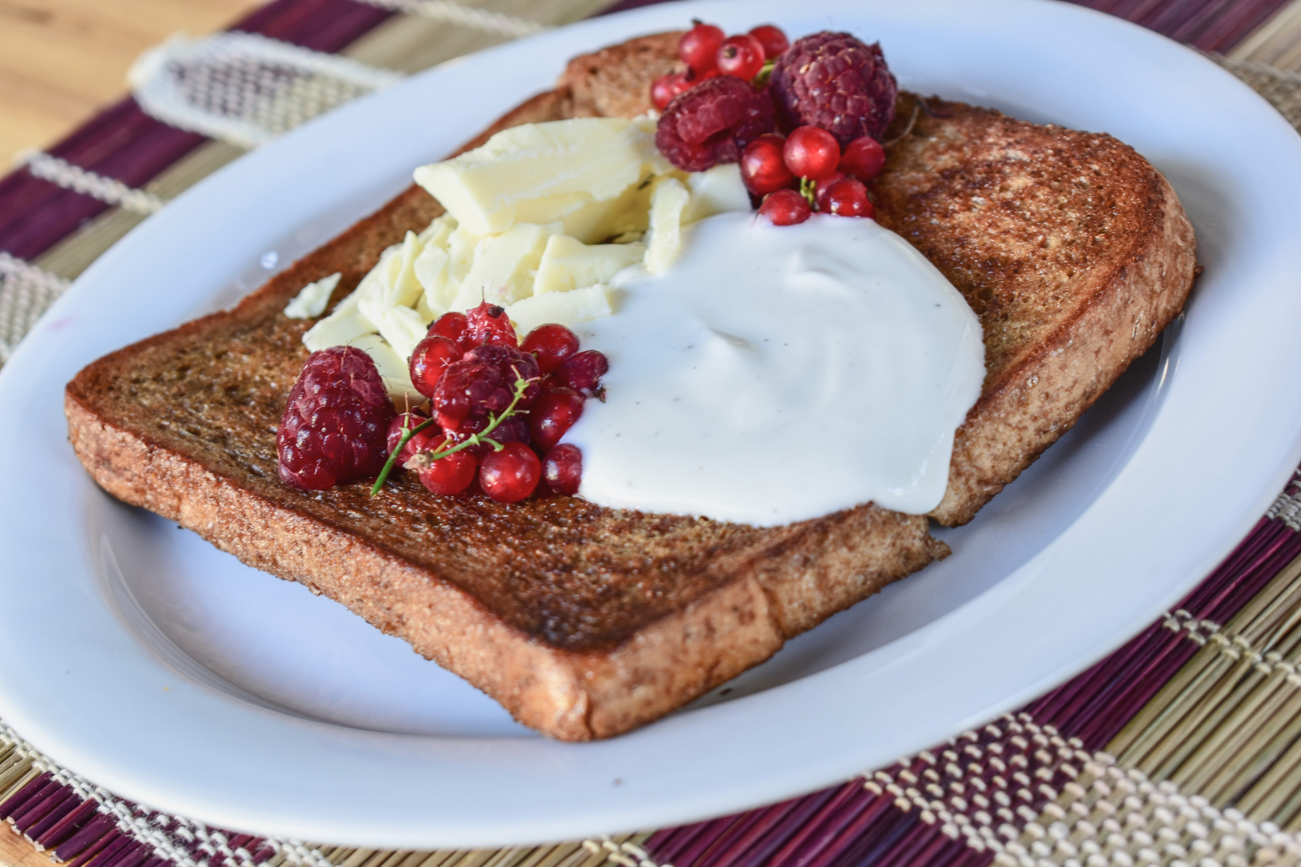 Coffee french toast with Skyr and white chocolate