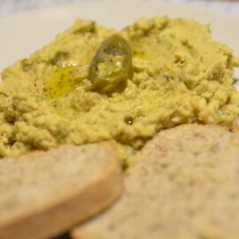 Fast chickpeas and jalapeños hummus