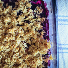 Healthy oven-baked oatfleaks with apple and blueberries